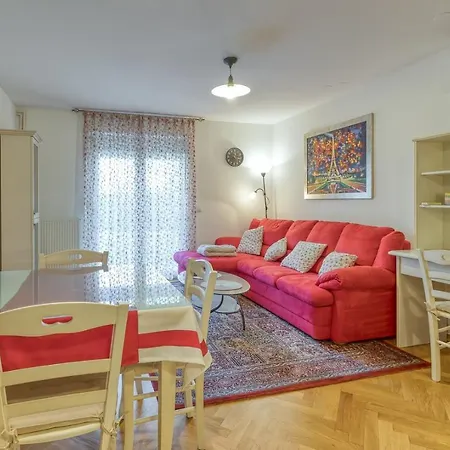 Apartment Lila