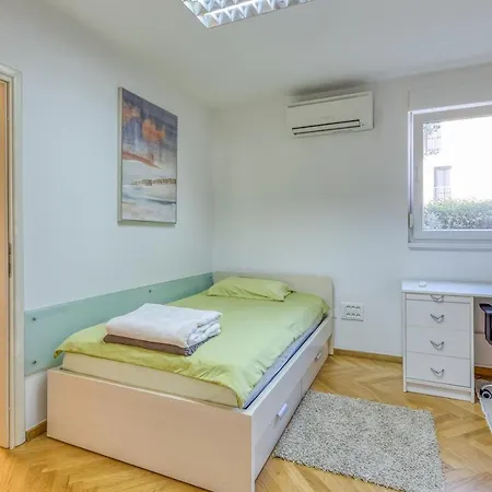 Apartment Lila