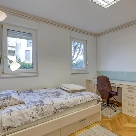 Lila Apartment *