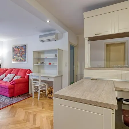 Lila Apartman